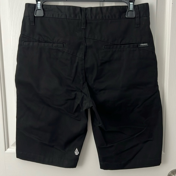 Volcom Black Men's Bermuda Chino Shorts Sz 28 Corpo Class Cotton Blend NWOT - Picture 2 of 3